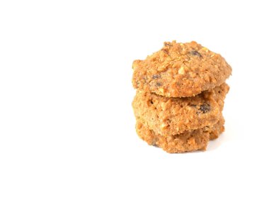 Beyaz arka planda yulaflı kurabiye yığını. Üst görünüm.