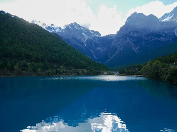 Valle Luna Azul Con Jade Dragon Snow Mountain Lijiang Yunnan Fotos de stock