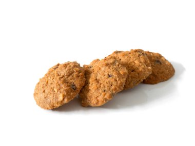 Beyaz arka planda yulaflı kurabiye yığını. Üst görünüm.