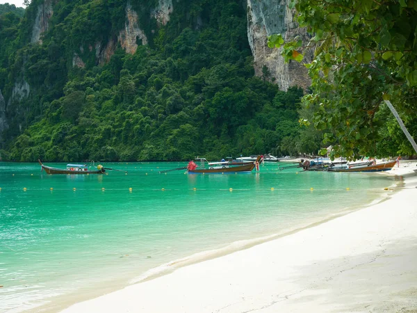 Длиннохвостые Лодки Острове Пхи Пхи Краби Таиланд — стоковое фото