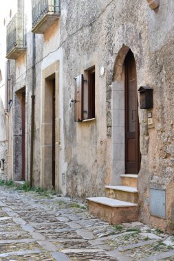 Erice 'nin tarihi merkezi, Sicilya' nın Trapani ilinde. Ortaçağ Erice kasabasındaki dar kaldırım taşı caddesi ortaçağ cazibesini ve Sicilya kültürünü yansıtıyor. İtalya 'ya seyahat. 