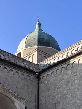 Ancona Katedrali, İtalya 'nın orta kesimindeki Ancona' da Saint Cyriacus 'e adanmış bir Roma Katolik katedrali. San Ciriaco Katedrali manzarası.
