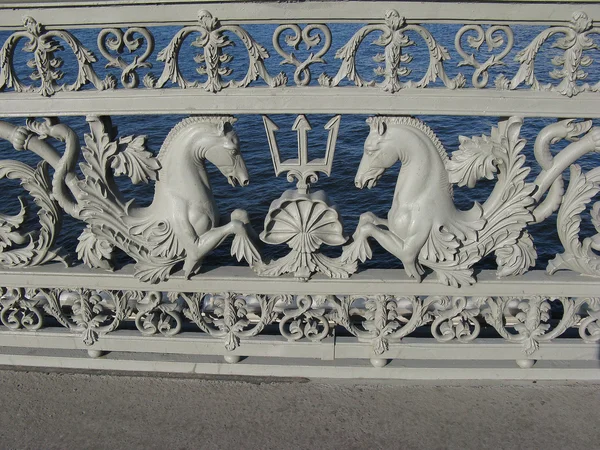 Fragmento de la cerca del puente Blagoveshchensky. Puente de la Anunciación. San Petersburgo. Rusia . Fotos De Stock