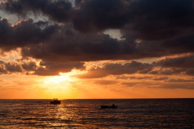 Günbatımı Aeolian Adaları