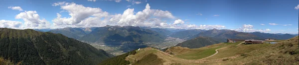 Dağ panorama Monte Tamaro (İsviçre üzerinden)