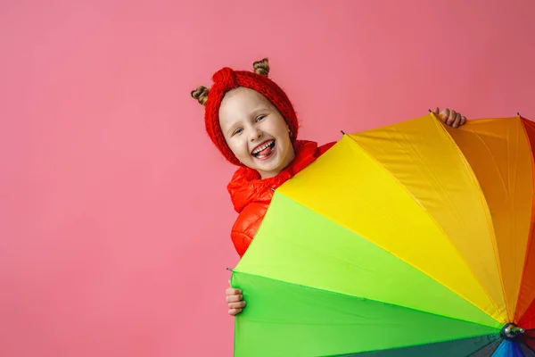 Bambina Felice Anni Con Una Giacca Arancione Brillante Cerchietto Rosso — Foto Stock