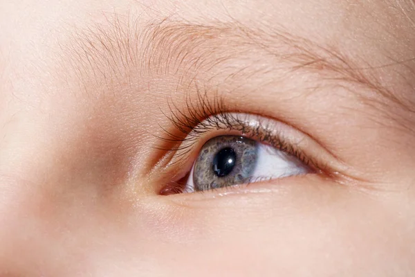 Kinderaugen Aus Nächster Nähe Makro Ein Kind Mit Offenen Augen — Stockfoto