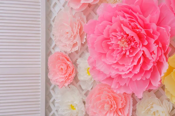 Цветок Сделан Гофрированной Бумаги Большие Бумажные Цветы Пионы Розовый Цветочный — стоковое фото