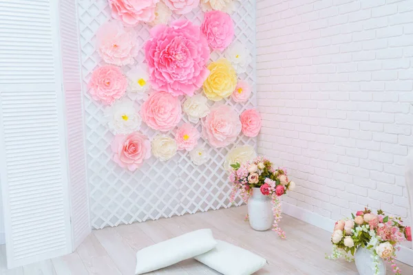 Цветок Сделан Гофрированной Бумаги Большие Бумажные Цветы Пионы Розовый Цветочный — стоковое фото