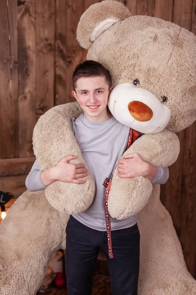 Attractive Young Man Beautiful Background Photo Shoot Valentine Day Cuddling — ストック写真