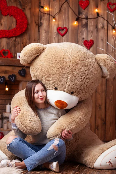 Attractive Young Woman Beautiful Background Photo Shoot Valentine Day Cuddling — Stock Photo, Image