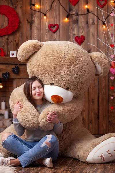 Attractive Young Woman Beautiful Background Photo Shoot Valentine Day Cuddling — Stok Foto