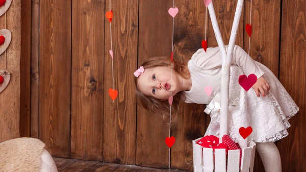 Menina Feliz Belo Fundo Para Uma Sessão Fotos Para Dia — Fotografia de Stock