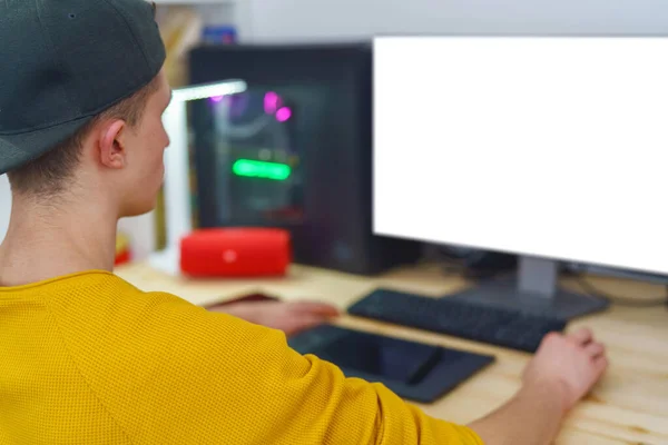 Shoulder View Young Man Baseball Cap Yellow Sweater Working Pen — Foto Stock