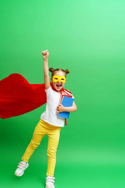 Glad Leende Skolflicka Röd Mantel Och Superhjälte Mask Och Med — Stockfoto