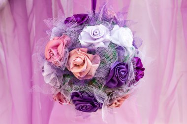 Yapay buket balon şerit vesilesiyle 