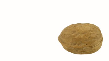 Olgun ceviz beyaz arkaplanda izole