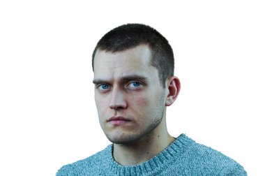 İnternette bulduğu komik olmayan bir mimden ciddi bir suratı olan yakışıklı, tıraşsız, genç bir erkek. Kameraya bakıyor, güzel yüzünü gösteriyor. İnsan yüz ifadeleri ve duyguları. beyaz arkaplanda izole.