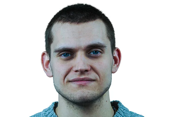 Tıraşsız yakışıklı bir beyaz adam internette bulduğu komik bir mim 'e gülümsüyor. Gülümsemesi güzel gülüşünü gösteriyor. Olumlu insan yüz ifadeleri ve duyguları. beyaz arkaplanda izole.