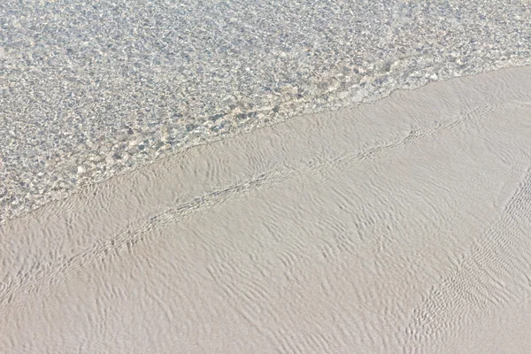Κύμα της θάλασσας στην παραλία της άμμου — Φωτογραφία Αρχείου