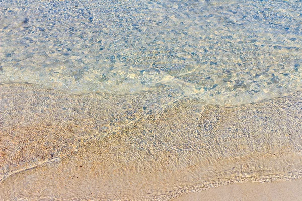 Ola del mar en la playa de arena — Foto de Stock