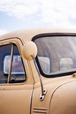 Pattaya, 9 Ocak: Oto camı 9 Ocak koyun bir çiftlik eski