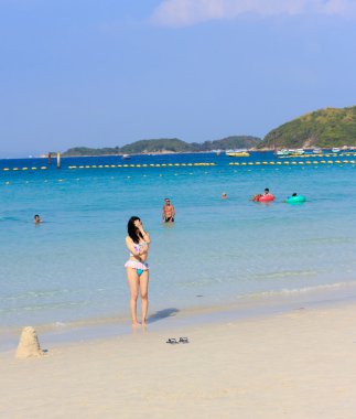 Pattaya, 13 Ocak: Turist Koh La Deniz Yüzme