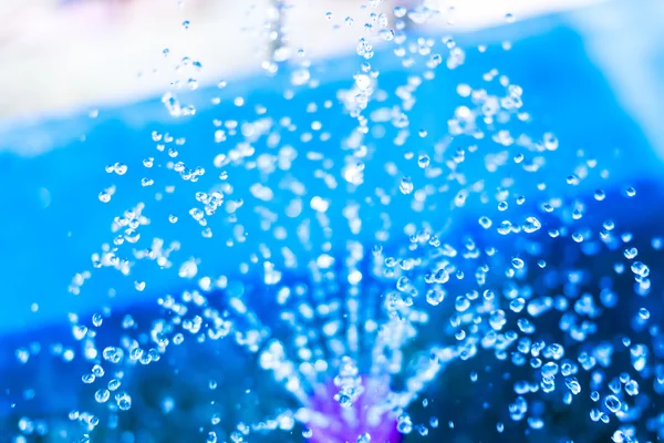 Perline d'acqua le gocce d'acqua spruzzare bella . — Foto Stock