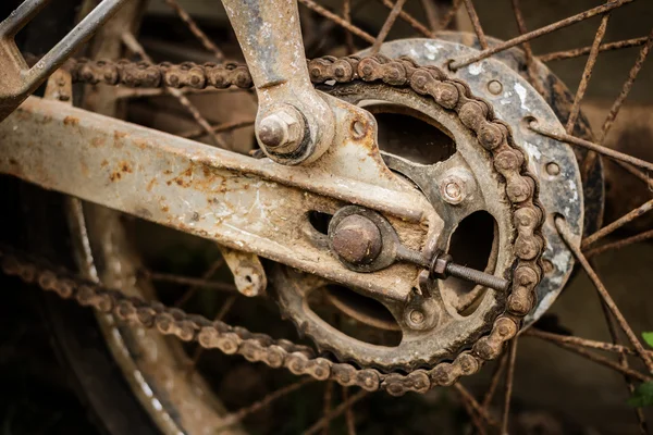 Gamla motorcykel kedja rost — Stockfoto