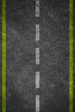 Yol doku iki sarı çizgileri ve kesik çizgili beyaz şerit
