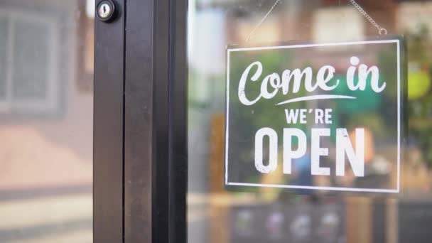 Небольшой Бизнес Закрывается Включение Знака Открытого Закрытого — стоковое видео