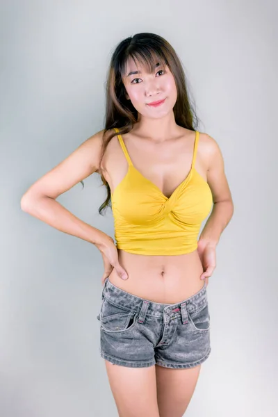 Les Femmes Asiatiques Leur Forme Corps Robe Sexy Jaune Ont — Photo