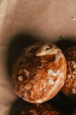 gingerbread parlak kağıt arka plan üzerinde kapat