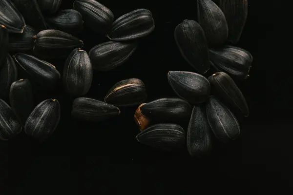 许多黑瓜子背景关闭 — 图库照片