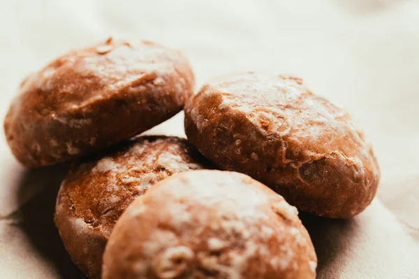 Fényes papír alapon közelről mézeskalács — Stock Fotó