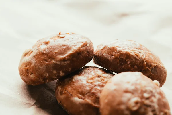 Fényes papír alapon közelről mézeskalács — Stock Fotó