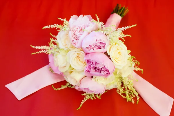 Beautiful bridal bouquet of flowers — Stock Photo, Image