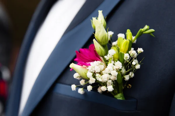 Bröllop boutonniere på kostym — Stockfoto