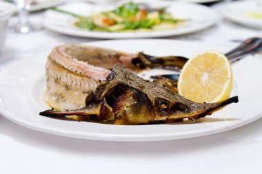 Limonlu SterIeti balık pişmiş