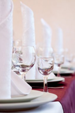 Restoranda servis masası