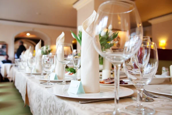 Restoranda servis masası