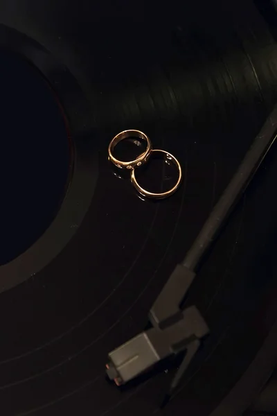 Anéis de ouro noivado — Fotografia de Stock