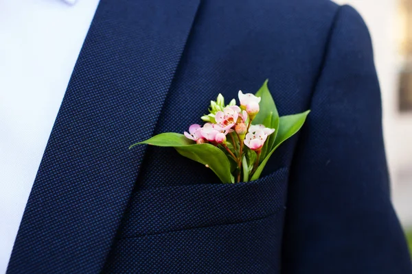 Wedding boutonniere on suit of groom — Stock Photo, Image