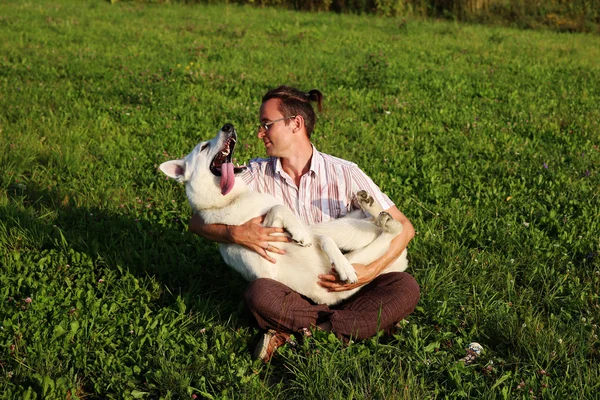 Amizade do homem e do cão — Fotografia de Stock