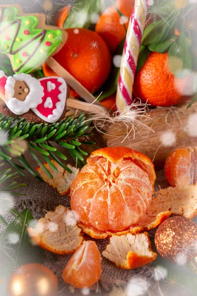 Tangerine Slices Whole Tangerines Fir Branches Lollipop Cookies Golden Christmas — Stock Photo, Image