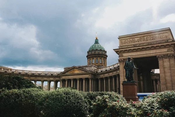 Казанский Собор Санкт Петербурге Фоне Облачного Неба — стоковое фото