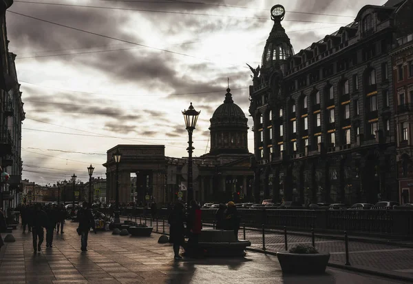 San Petersburgo Calle Otoño Luces Edificios Personas Octubre 2020 —  Fotos de Stock