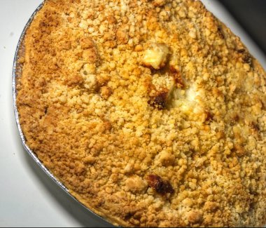 Lezzetli bir elmalı tatlının fotoğrafını çek.