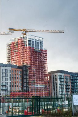 Dublin İrlanda 'da yeni bir apartman inşaatı