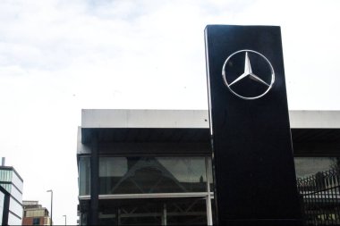 Mercedes Benz 'in İrlanda' daki araba galerisi.